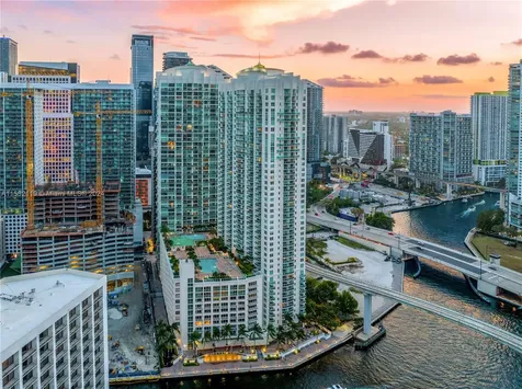 31 SE 5th Street Miami FL 33131