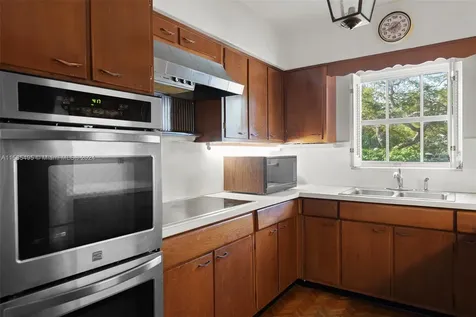 2500 Sunset Drive Miami Beach FL 33140