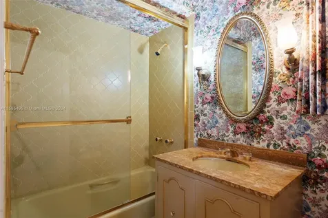2500 Sunset Drive Miami Beach FL 33140