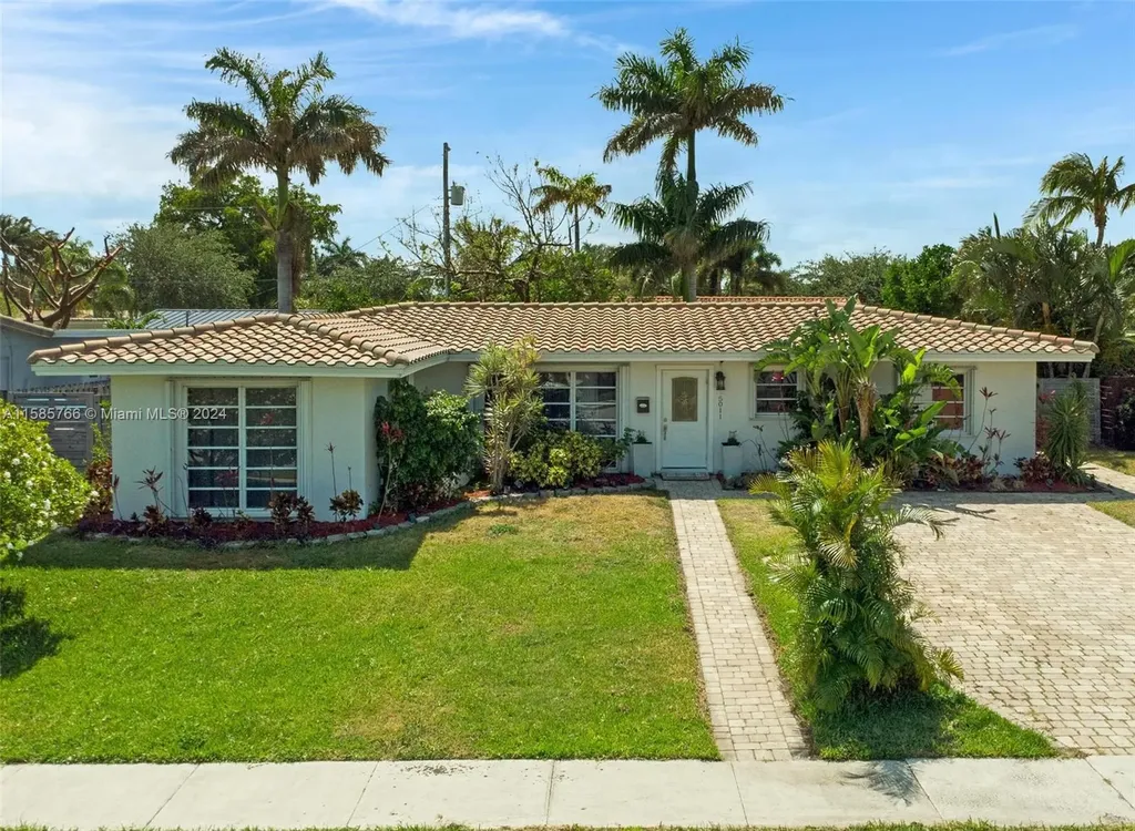 5011 NE 24th Avenue Lighthouse Point FL 33064