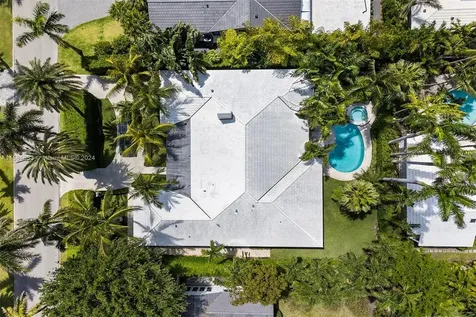 6666 Pinetree Lane Miami Beach FL 33141