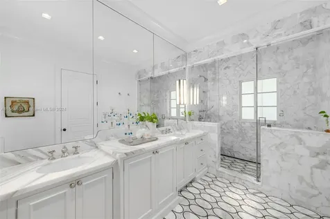6666 Pinetree Lane Miami Beach FL 33141