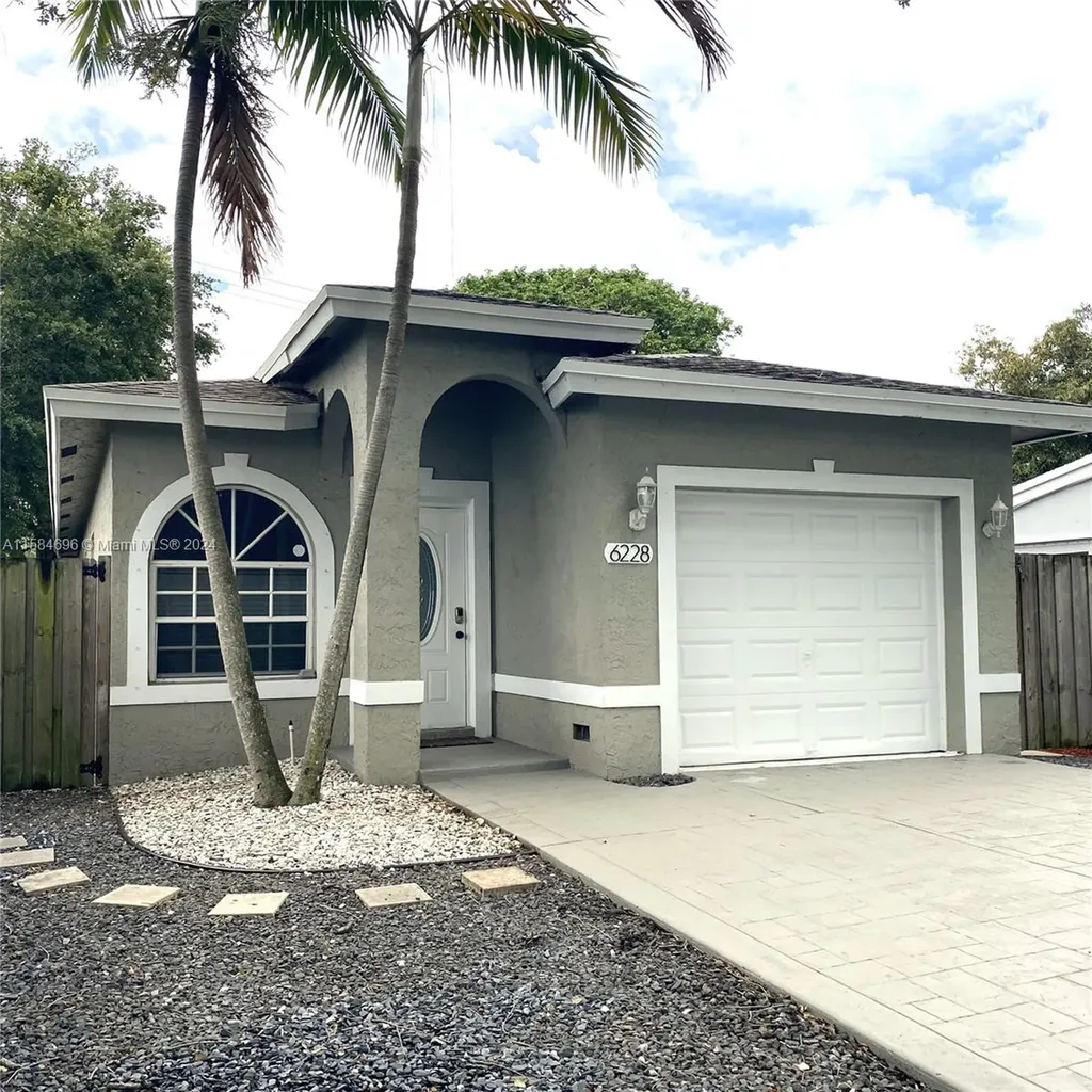 6228 Cleveland Street Hollywood FL 33024