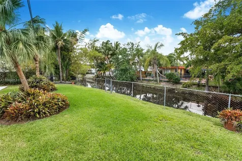 20610 NE 22nd Place Miami FL 33180