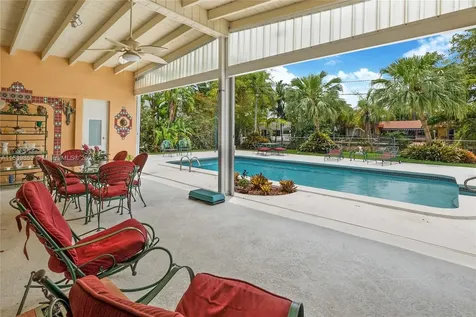 20610 NE 22nd Place Miami FL 33180