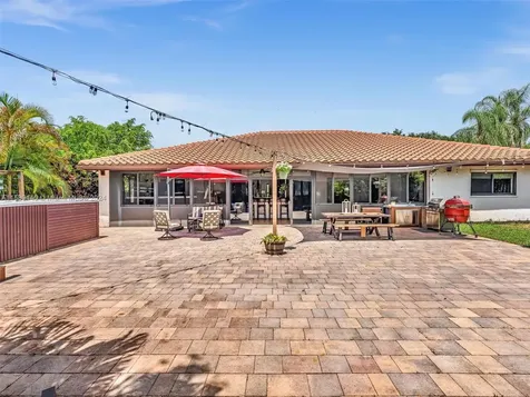5600 Knighthurst Way Davie FL 33331
