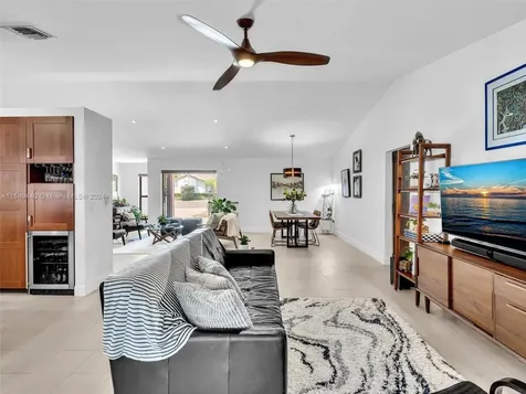 5600 Knighthurst Way Davie FL 33331