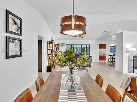 5600 Knighthurst Way Davie FL 33331