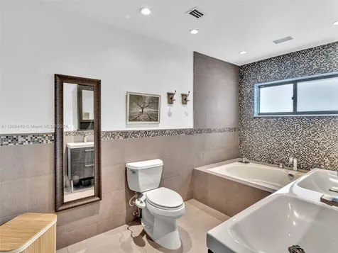 5600 Knighthurst Way Davie FL 33331