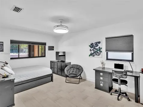 5600 Knighthurst Way Davie FL 33331