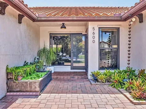 5600 Knighthurst Way Davie FL 33331