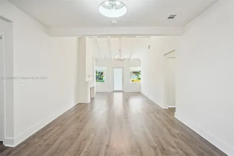 2760 SW 19th Terrace Miami FL 33145