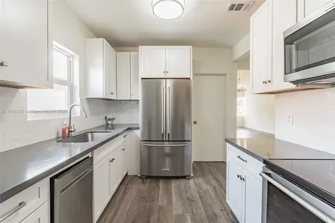 2760 SW 19th Terrace Miami FL 33145