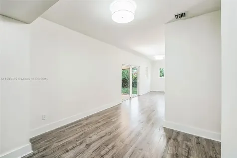 2760 SW 19th Terrace Miami FL 33145