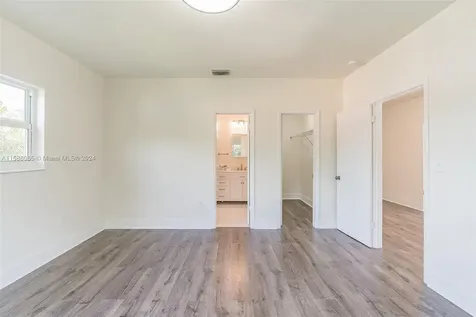 2760 SW 19th Terrace Miami FL 33145