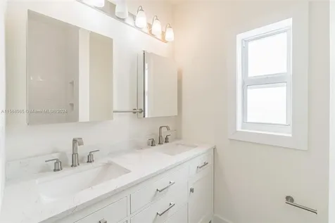 2760 SW 19th Terrace Miami FL 33145