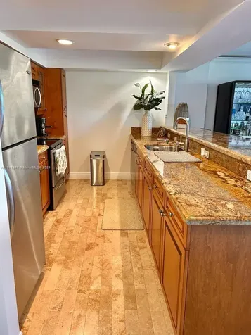 2555 Collins Avenue Miami Beach FL 33140