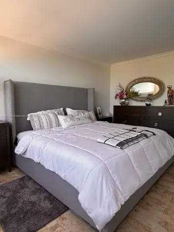2555 Collins Avenue Miami Beach FL 33140