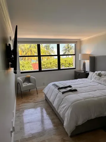 2555 Collins Avenue Miami Beach FL 33140