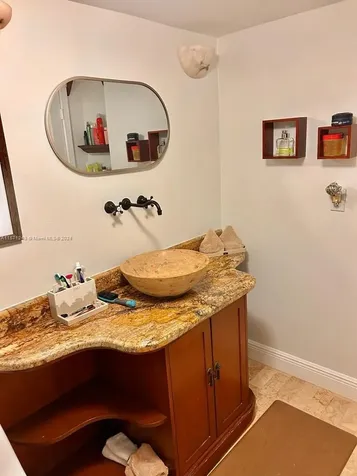 2555 Collins Avenue Miami Beach FL 33140