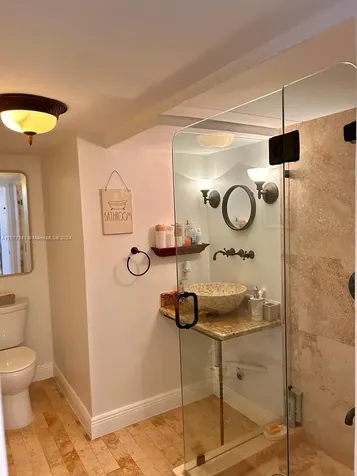 2555 Collins Avenue Miami Beach FL 33140