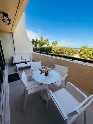 2555 Collins Avenue Miami Beach FL 33140