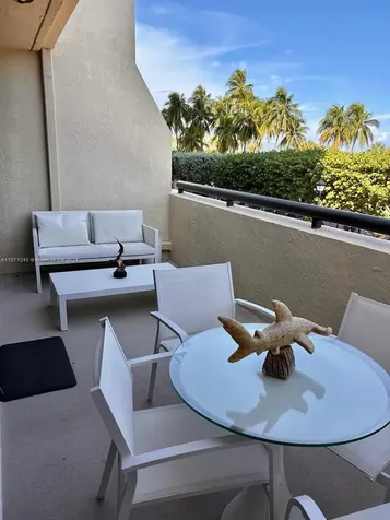 2555 Collins Avenue Miami Beach FL 33140