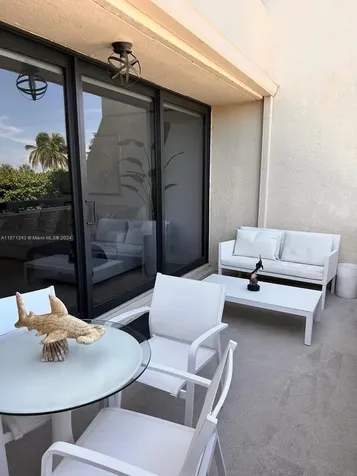 2555 Collins Avenue Miami Beach FL 33140