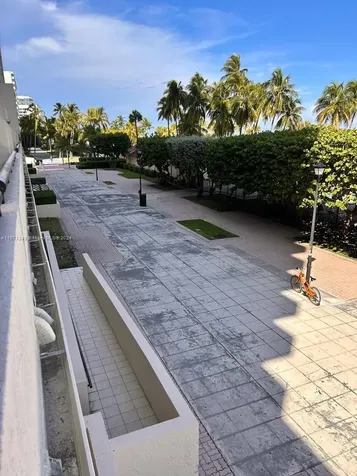 2555 Collins Avenue Miami Beach FL 33140