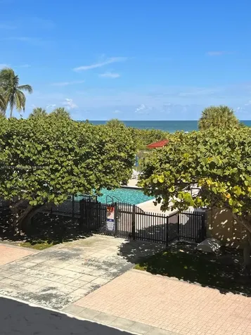 2555 Collins Avenue Miami Beach FL 33140
