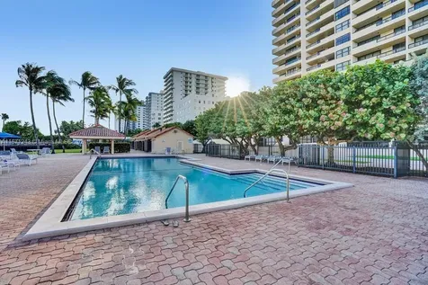 2555 Collins Avenue Miami Beach FL 33140