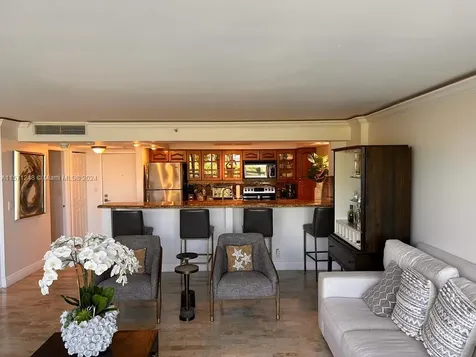 2555 Collins Avenue Miami Beach FL 33140