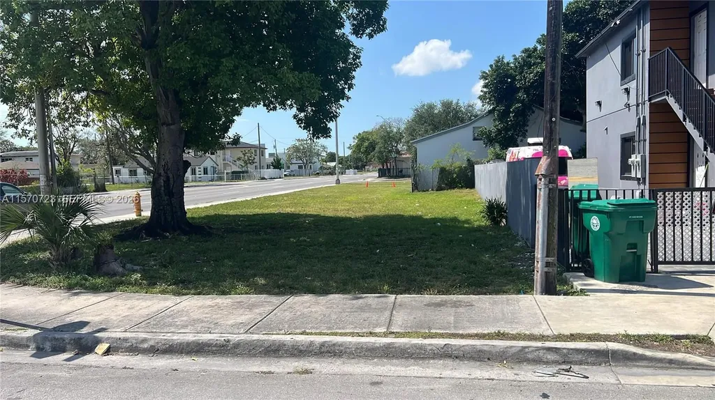 6928 NW 17th Avenue Miami FL 33147