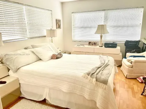 465 Paradise Isle Boulevard Hallandale Beach FL 33009