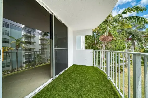 496 NW 165th Street Road Miami FL 33169