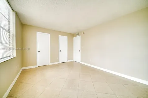 496 NW 165th Street Road Miami FL 33169