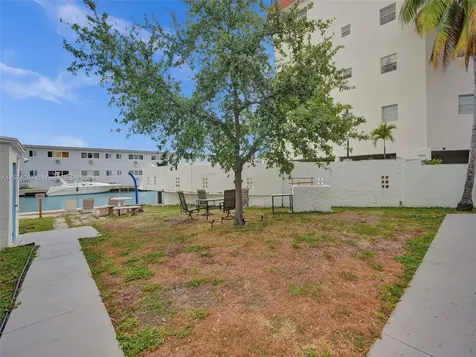 7143 Bonita Drive Miami Beach FL 33141
