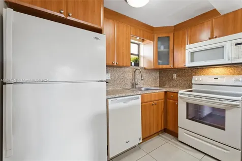 8290 Lake Drive Doral FL 33166