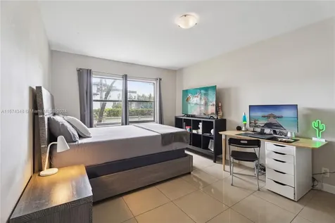 8290 Lake Drive Doral FL 33166
