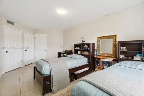 8290 Lake Drive Doral FL 33166
