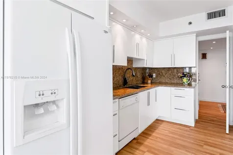 9 Island Avenue Miami Beach FL 33139