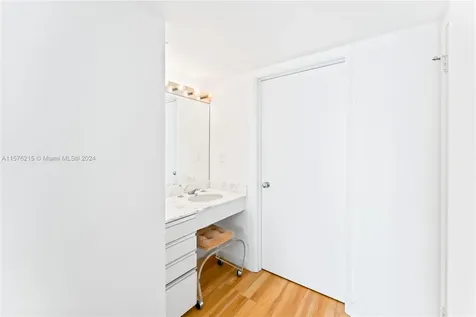 9 Island Avenue Miami Beach FL 33139
