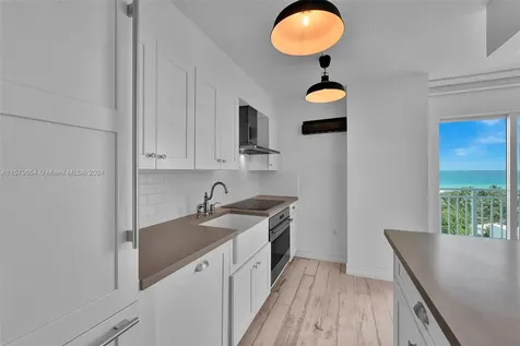 7600 Collins Avenue Miami Beach FL 33141
