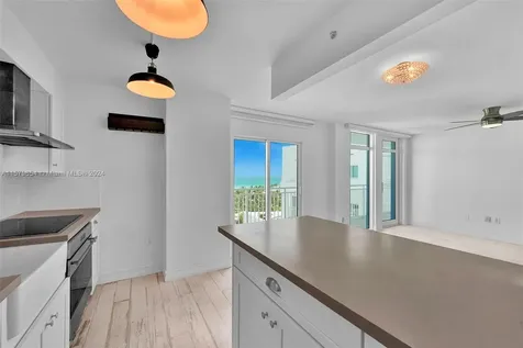 7600 Collins Avenue Miami Beach FL 33141