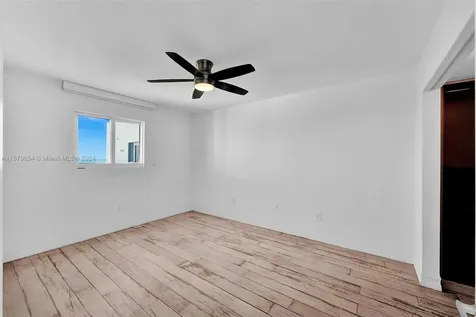 7600 Collins Avenue Miami Beach FL 33141