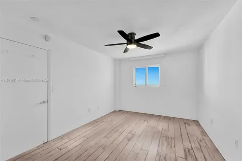 7600 Collins Avenue Miami Beach FL 33141