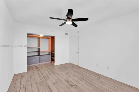 7600 Collins Avenue Miami Beach FL 33141
