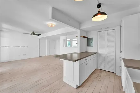 7600 Collins Avenue Miami Beach FL 33141