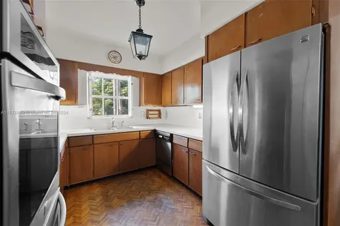 2500 Sunset Drive Miami Beach FL 33140