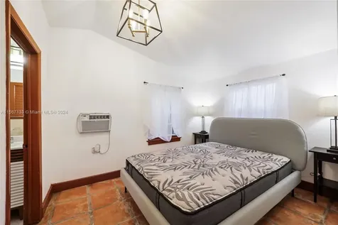 5832 Alton Road Miami Beach FL 33140